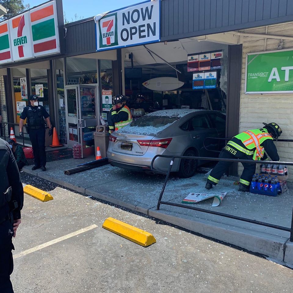 Vehicle crashes into 7 Eleven in Santa Cruz KION546