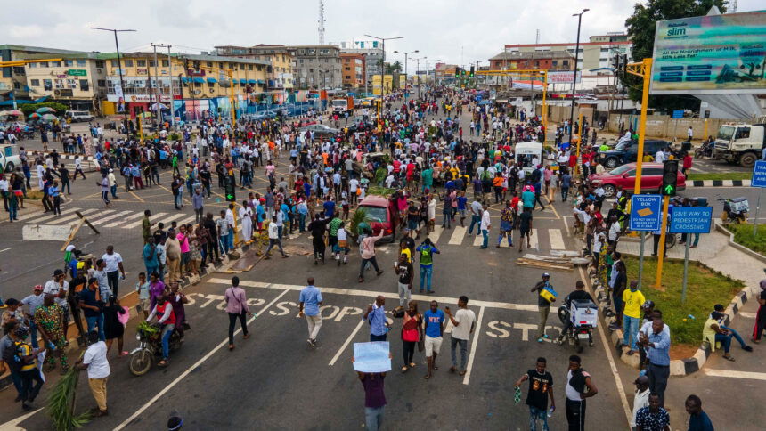 TOPSHOT-NIGERIA-CRIME-POLICE-DEMO