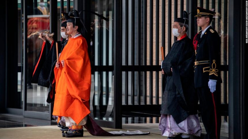 201109094143-02-prince-akishino-ceremony-super-tease