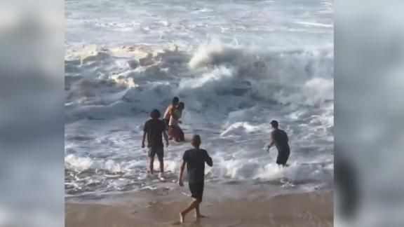 210103170412-hawaii-surfer-rescue-1-live-video