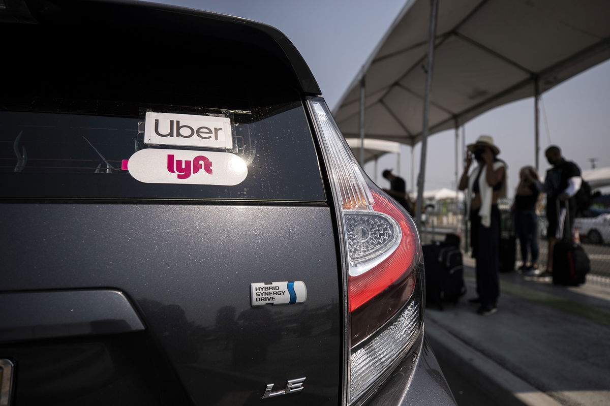 Uber and Lyft drivers are calling for federal intervention in their gig worker labor fight.