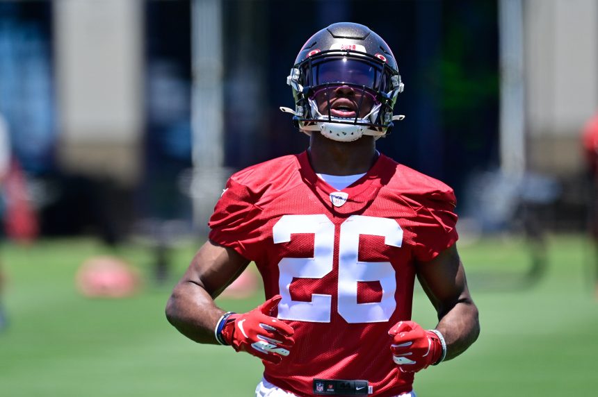 Tampa Bay Buccaneers cornerback Cameron Kinley practices during 2021 rookie mini-camp at AdventHealth Training Center.