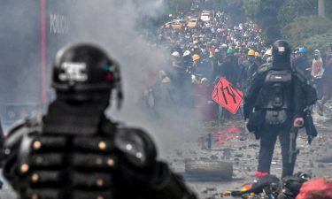 Riot police clash with protesters in Medellin
