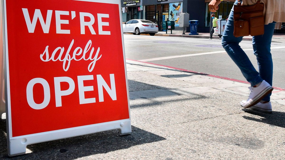 <i>FREDERIC J. BROWN/AFP/Getty Images</i><br/>A sign announces that a restaurant is 