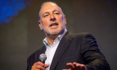 Hillsong Church global senior pastor Brian Houston announced the death of congregant Stephen Harmon on social media.