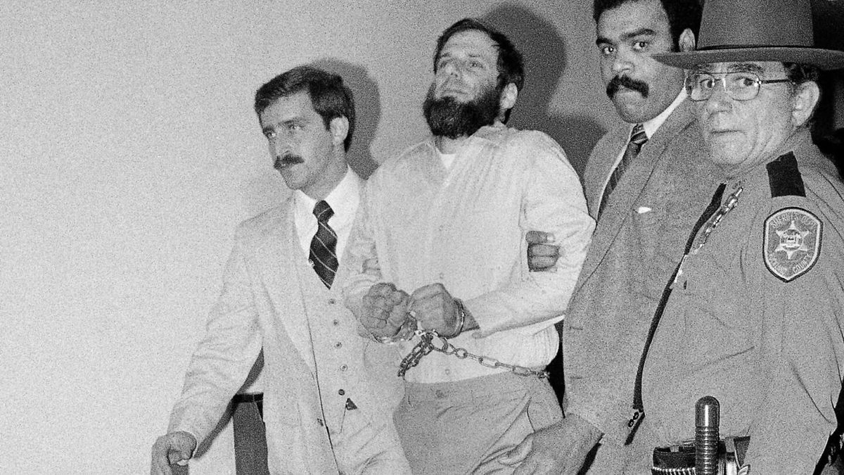 <i>David Handschuh/AP</i><br/>Outgoing New York Governor Andrew Cuomo commuted the sentence of the San Francisco District Attorney Chesa Boudin's father on Monday evening. A handcuffed David Gilbert is seen here in 1981 after a hearing in his felony murder case.