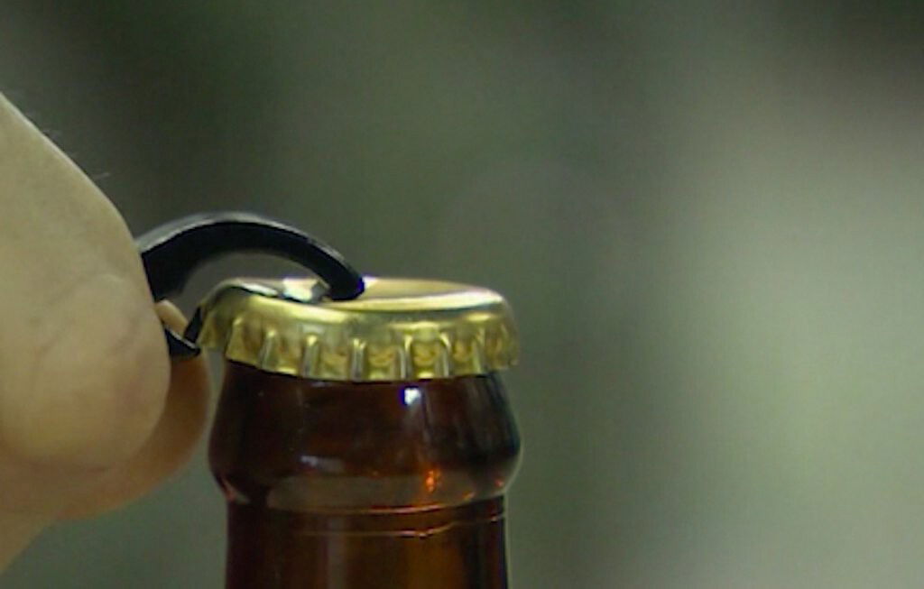 <i>KITV</i><br/>A new social ordinance on Maui that went into effect Wednesday holds any property owner accountable for hosting a party where attendees under the age of 21 are drinking alcohol.