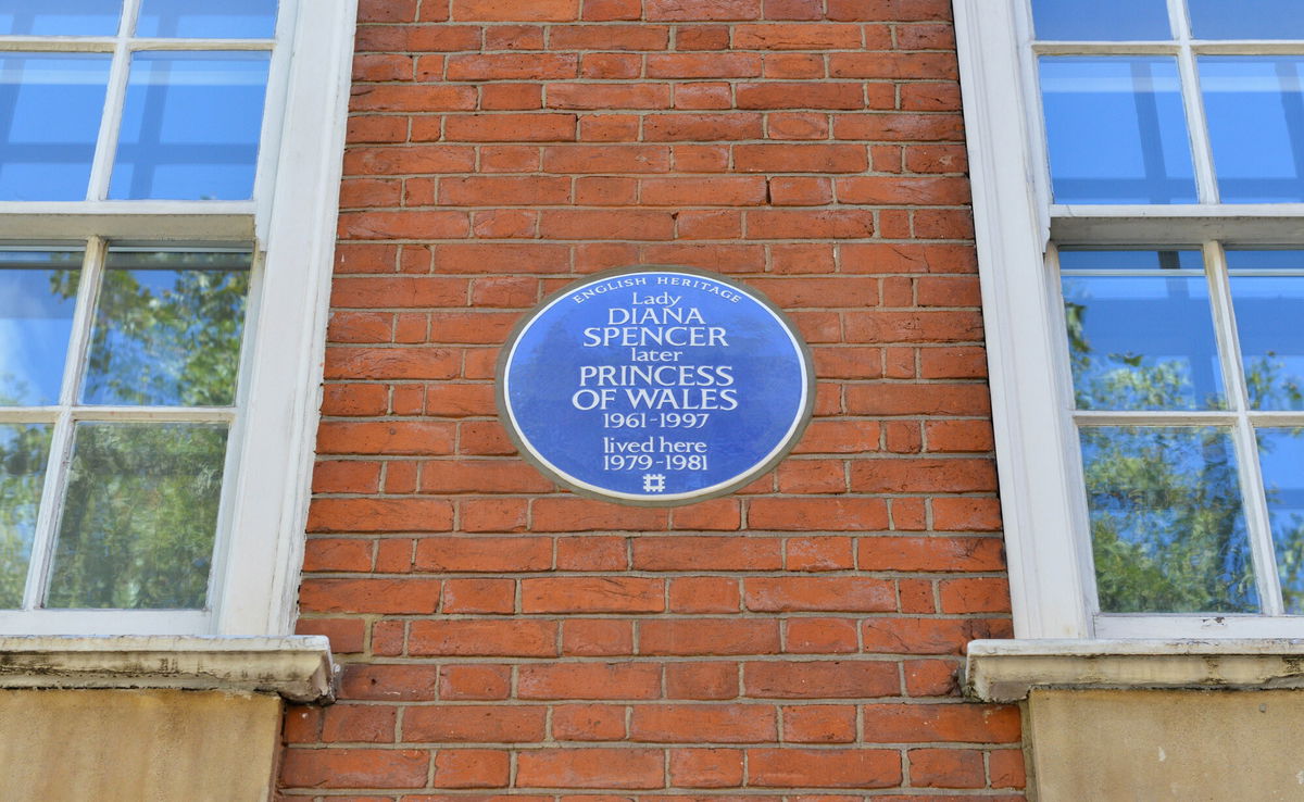 <i>Thomas Krych/SOPA Images/LightRocket/Getty Images</i><br/>Princess Diana's former London apartment is now an official tourist site. The place has been commemorated with an official blue plaque.