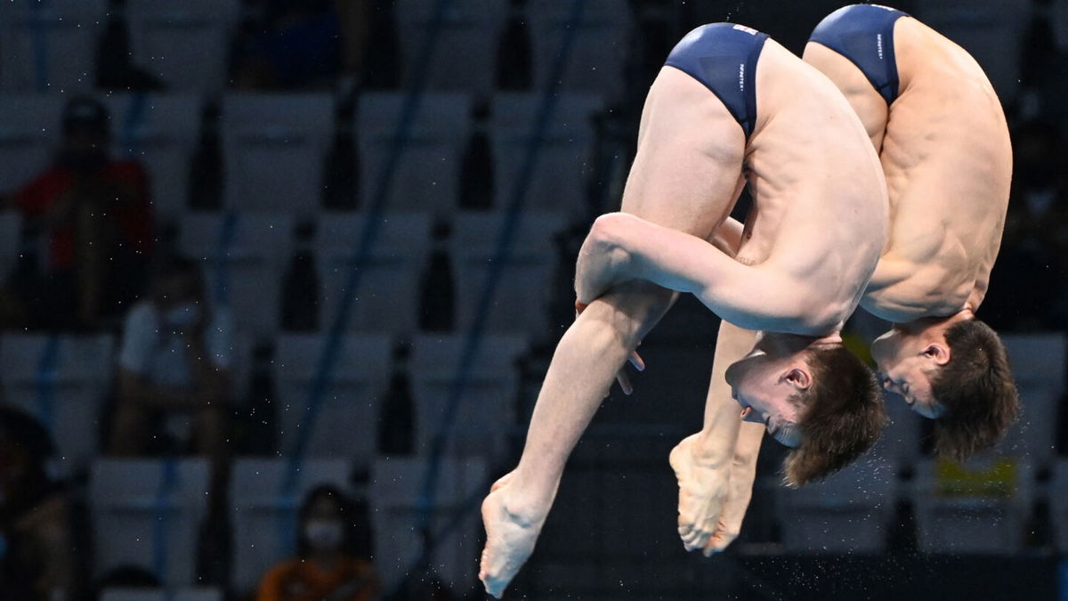 <i>Attila Kisbenedek/AFP via Getty Images</i><br/>Lee (left) and Daley compete in the men's synchronized 10m platform diving final.