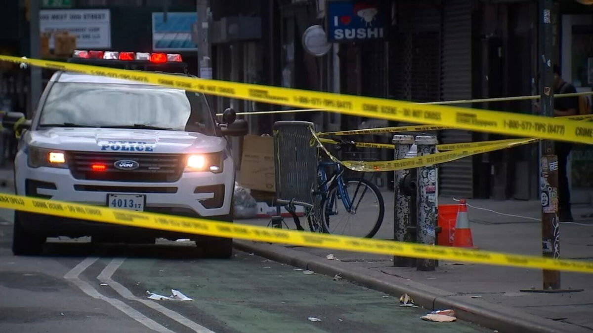 <i>WABC</i><br/>New York City police investigate an October 24 incident during which two homeless men involved in a dispute stabbed each other.