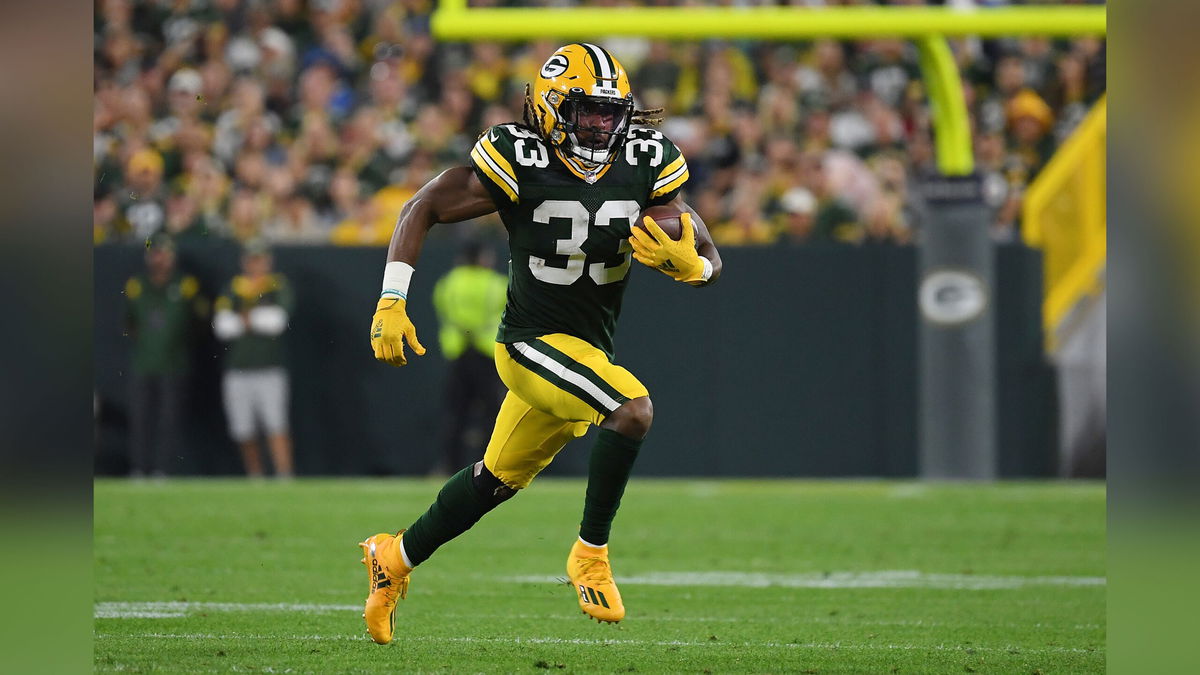 Aaron Jones adds pocket on jersey to secure dad's ashes during games