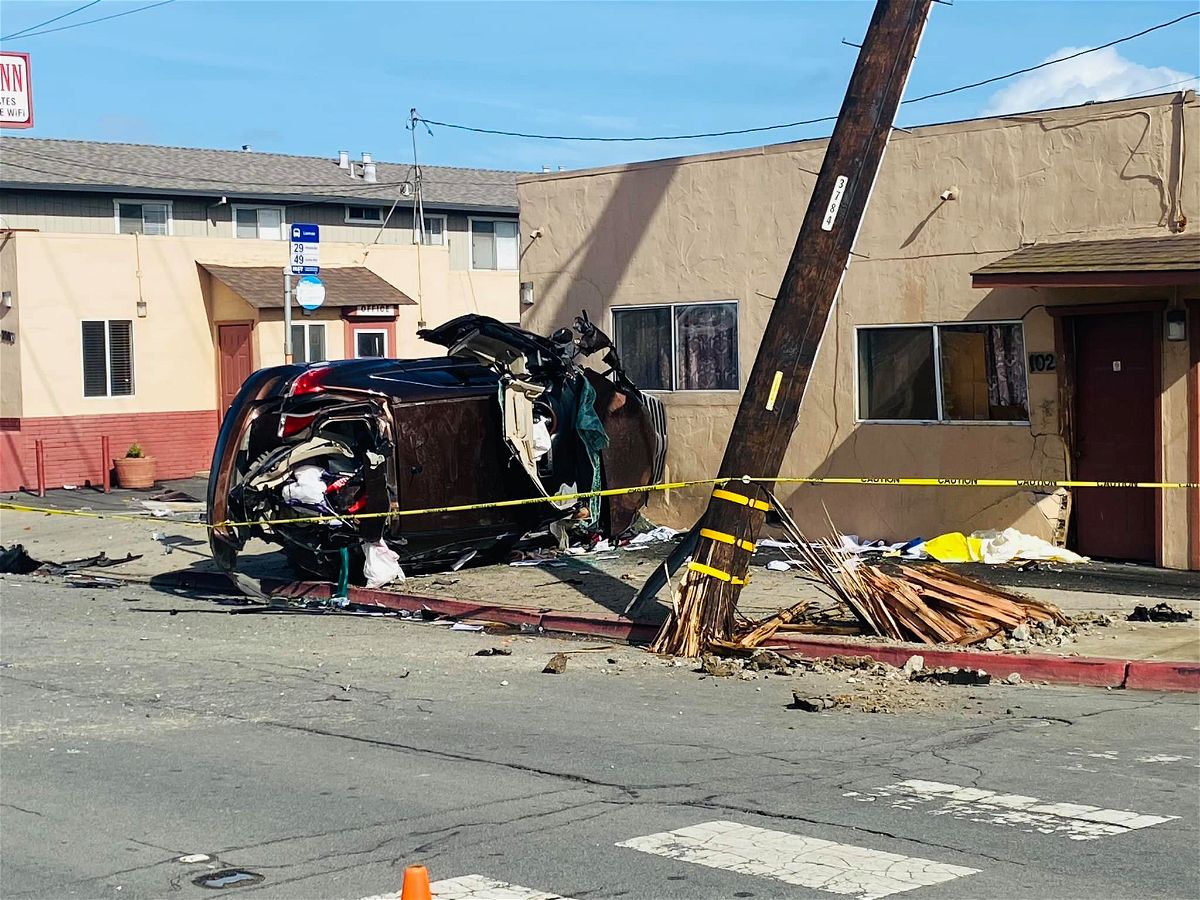 Car crashes into building in Salinas KION546