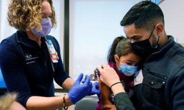 Kidney transplant patient Sophia Silvaamaya (center)