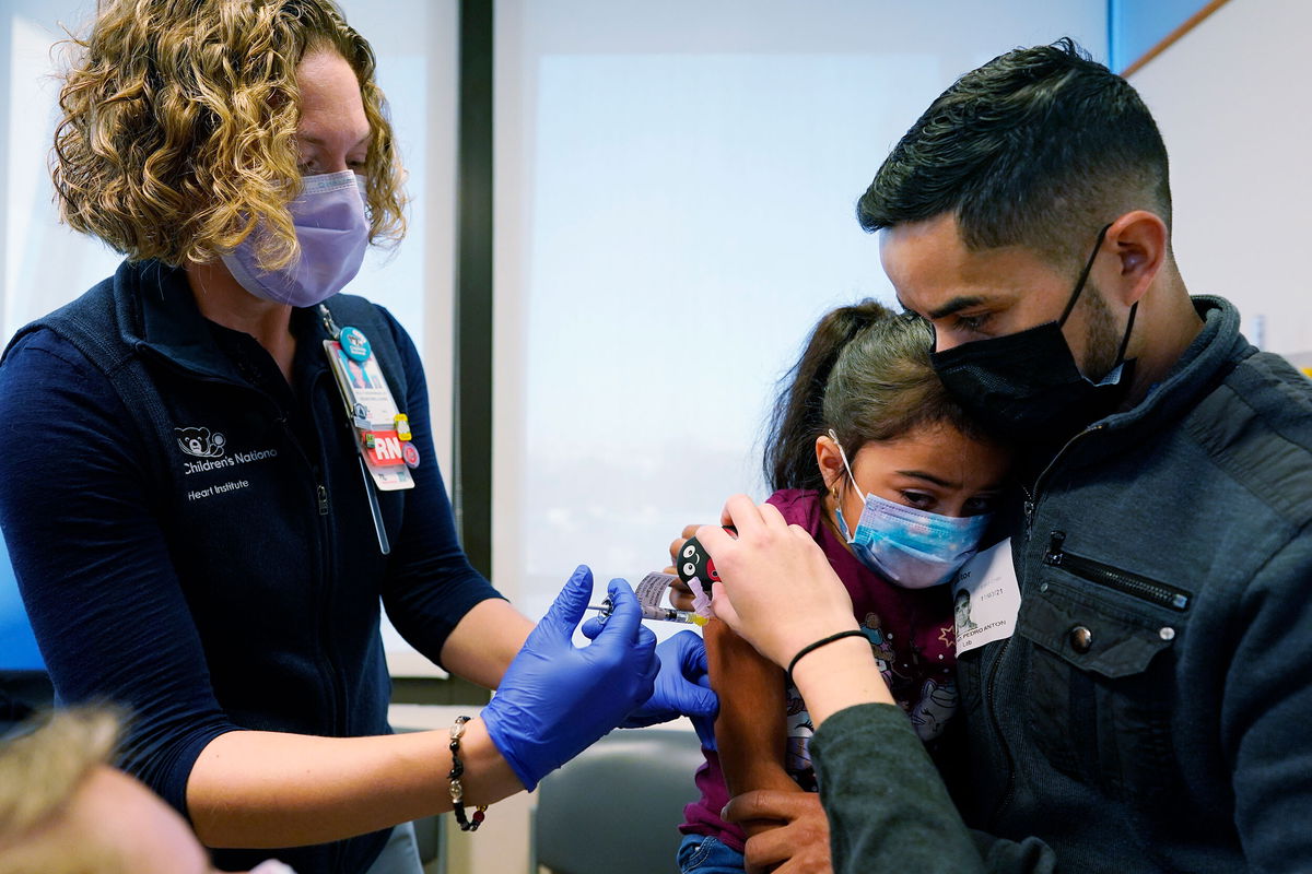 <i>Carolyn Kaster/AP</i><br/>Kidney transplant patient Sophia Silvaamaya (center)