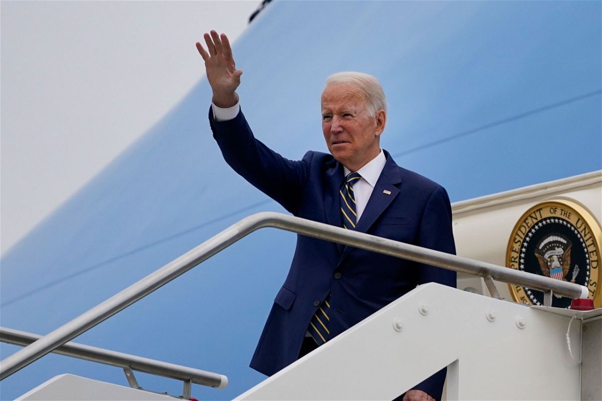 <i>Evan Vucci/AP</i><br/>U.S. President Joe Biden waves as he boards Air Force One after attending the G20 summit in Rome