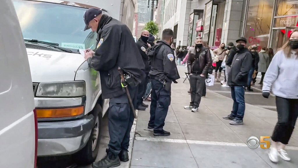 <i>KPIX</i><br/>A San Francisco police officer writes a ticket after the city ordered a crackdown on unlicensed food vendors.