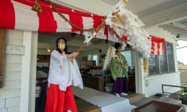 Nu'uanu Shinto temple offers New Year's blessings.