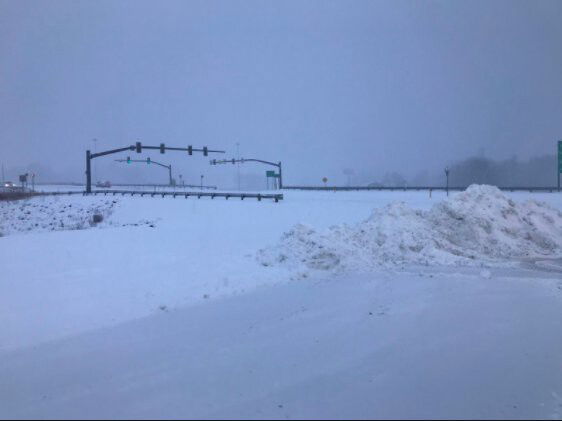 <i>WLOS</i><br/>Snow continues falling in Flat Rock and other areas of Henderson County Sunday morning