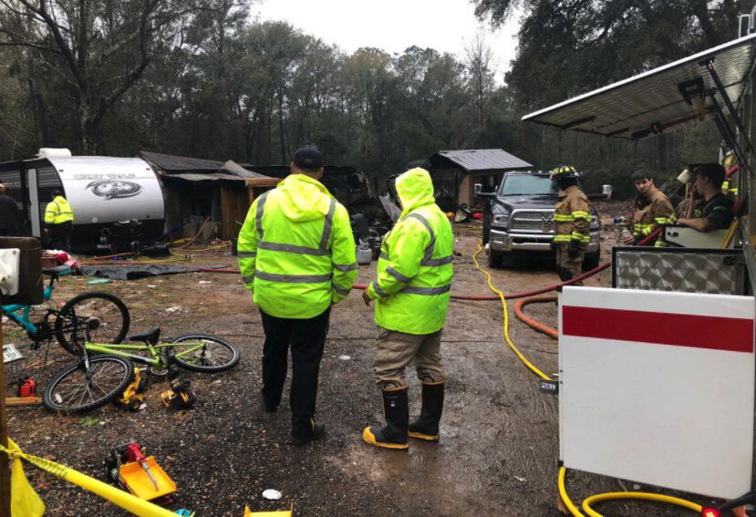 <i>WALA</i><br/>First responders arrived on the scene to find a mobile home fully engulfed in flames. The home and the family's belongings are a complete loss.