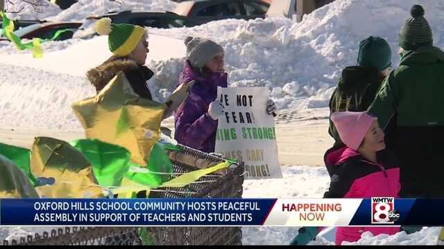 <i>WMTW</i><br/>Residents in the Oxford Hills area gathered on January 30 to support the teachers and students in the school district.