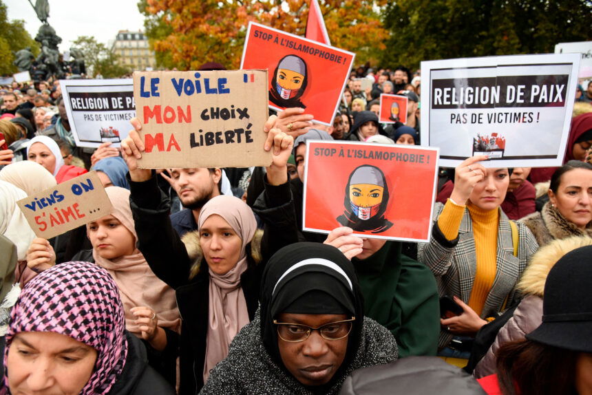 Vogue France zegt ‘ja tegen de hijab’.  Sommige moslimvrouwen zijn niet gelukkig – KION546