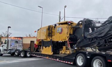 A tractor-trailer that bottomed out in Duluth caused major delays for the commuters in the area Friday morning.