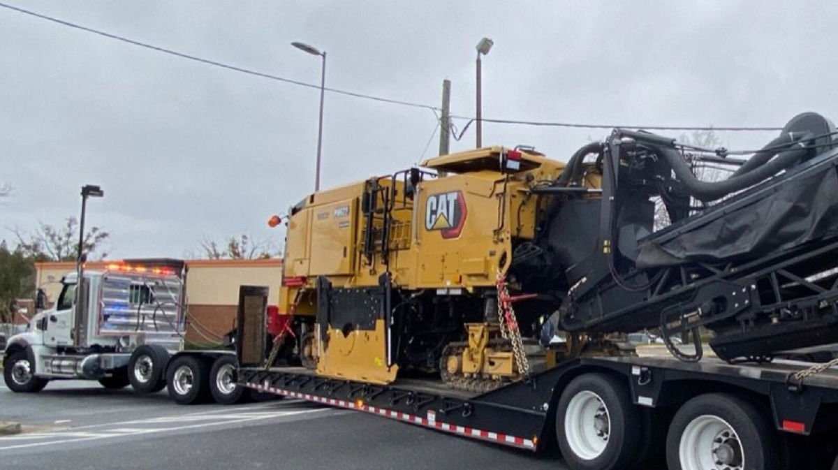 <i>Duluth PD/WGCL</i><br/>A tractor-trailer that bottomed out in Duluth caused major delays for the commuters in the area Friday morning.