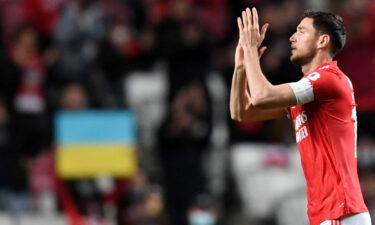 Benfica's Ukrainian forward Roman Yaremchuk was moved to tears after receiving a standing ovation and the captain's armband when he came on as a substitute against Vitoria in a Portuguese league game.