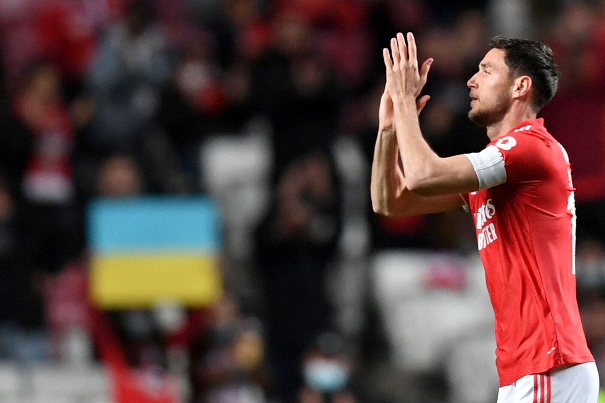 <i>PATRICIA DE MELO MOREIRA/AFP/AFP via Getty Images</i><br/>Benfica's Ukrainian forward Roman Yaremchuk was moved to tears after receiving a standing ovation and the captain's armband when he came on as a substitute against Vitoria in a Portuguese league game.