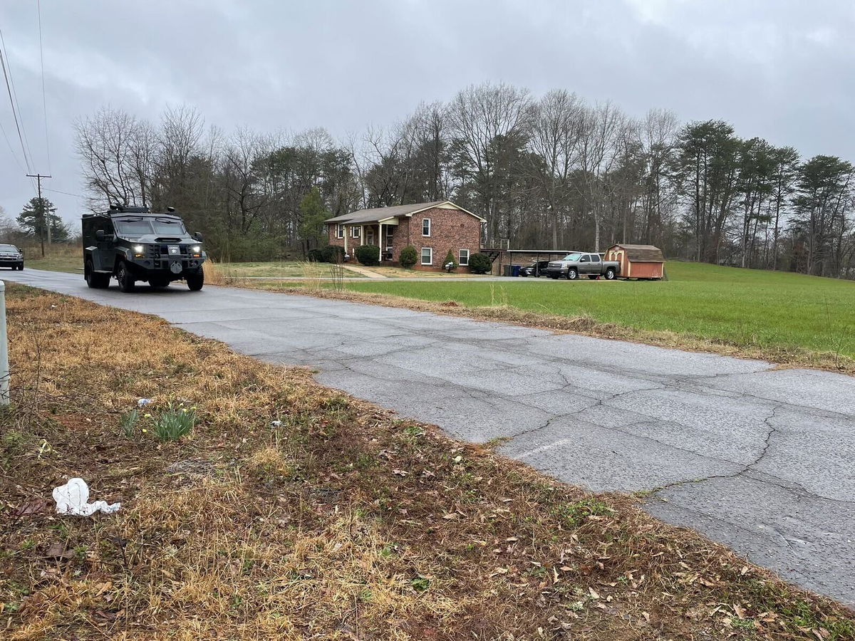 <i>WLOS</i><br/>A suspect is barricaded in Spindale