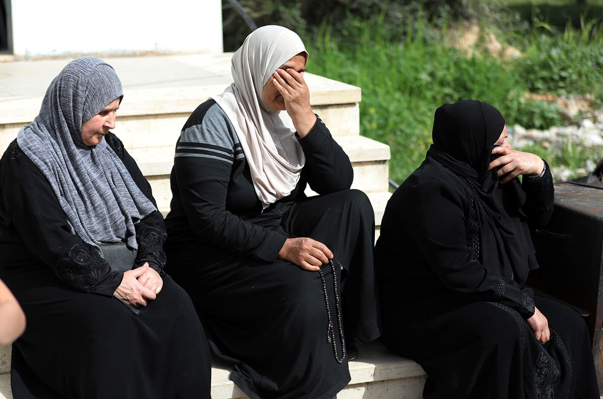 <i>(Wisam Hashlamoun/Anadolu Agency/Getty Images)</i><br/>Relatives mourn during the funeral of Ghada Sbatin