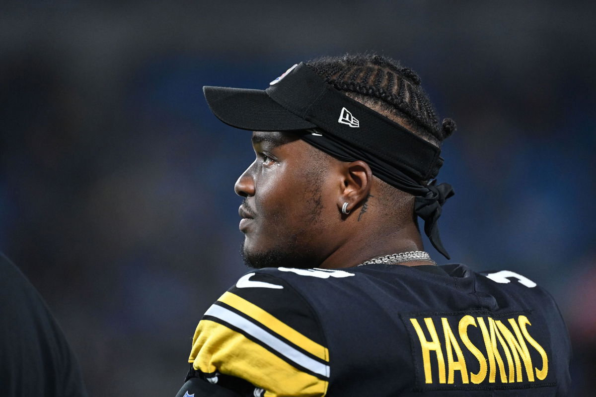 Aug 27, 2021; Charlotte, North Carolina, USA;  Pittsburgh Steelers quarterback Dwayne Haskins (3) on the sidelines in the third quarter at Bank of America Stadium. Mandatory Credit: Bob Donnan-USA TODAY Sports