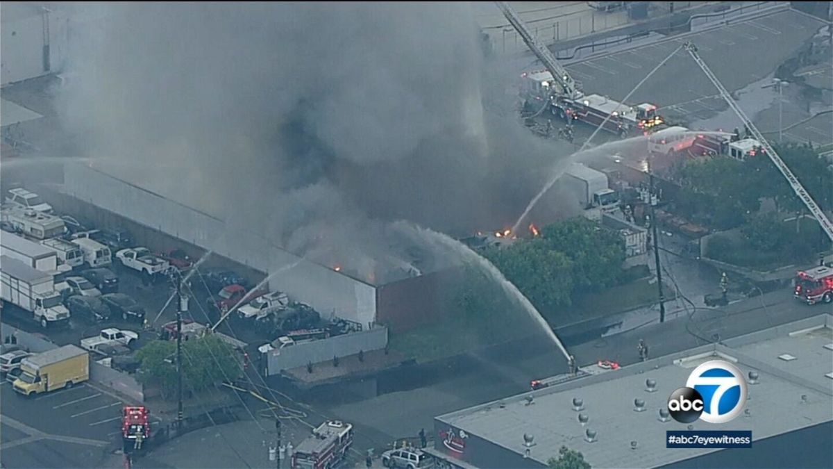 <i>KABC</i><br/>A three-alarm fire erupted Tuesday morning at a commercial building in Los Alamitos