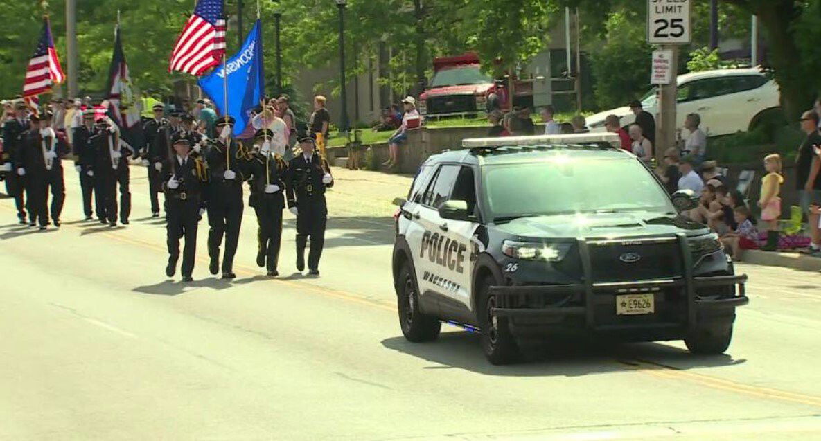 <i>WDJT</i><br/>Hundreds of people lined Wisconsin Avenue in Waukesha Monday