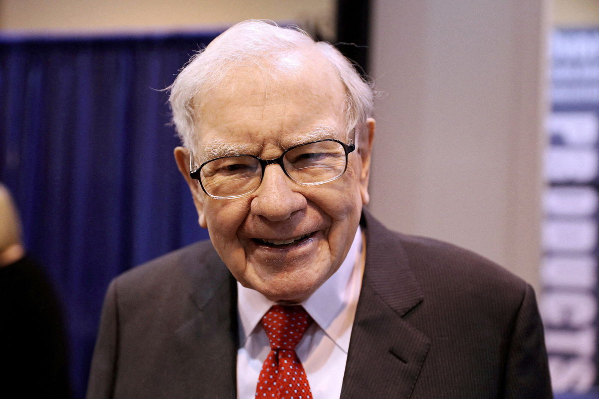 <i>Scott Morgan/Reuters</i><br/>Berkshire Hathaway Chairman Warren Buffett walks through the exhibit hall as shareholders gather to hear from the billionaire investor at Berkshire Hathaway Inc's annual shareholder meeting in Omaha