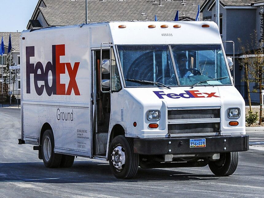 Florida Man Receiving Oral Sex Crashes Into Fedex Truck Officials Say Kion546 0803