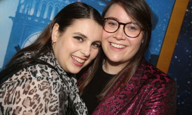 Beanie Feldstein (L) and Bonnie Chance Roberts