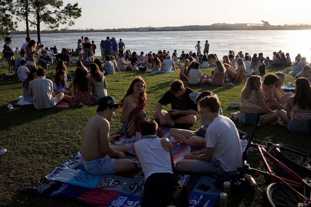 <i>Andrew Lichtenstein/Corbis/Getty Images</i><br/>Meeting outdoors is 