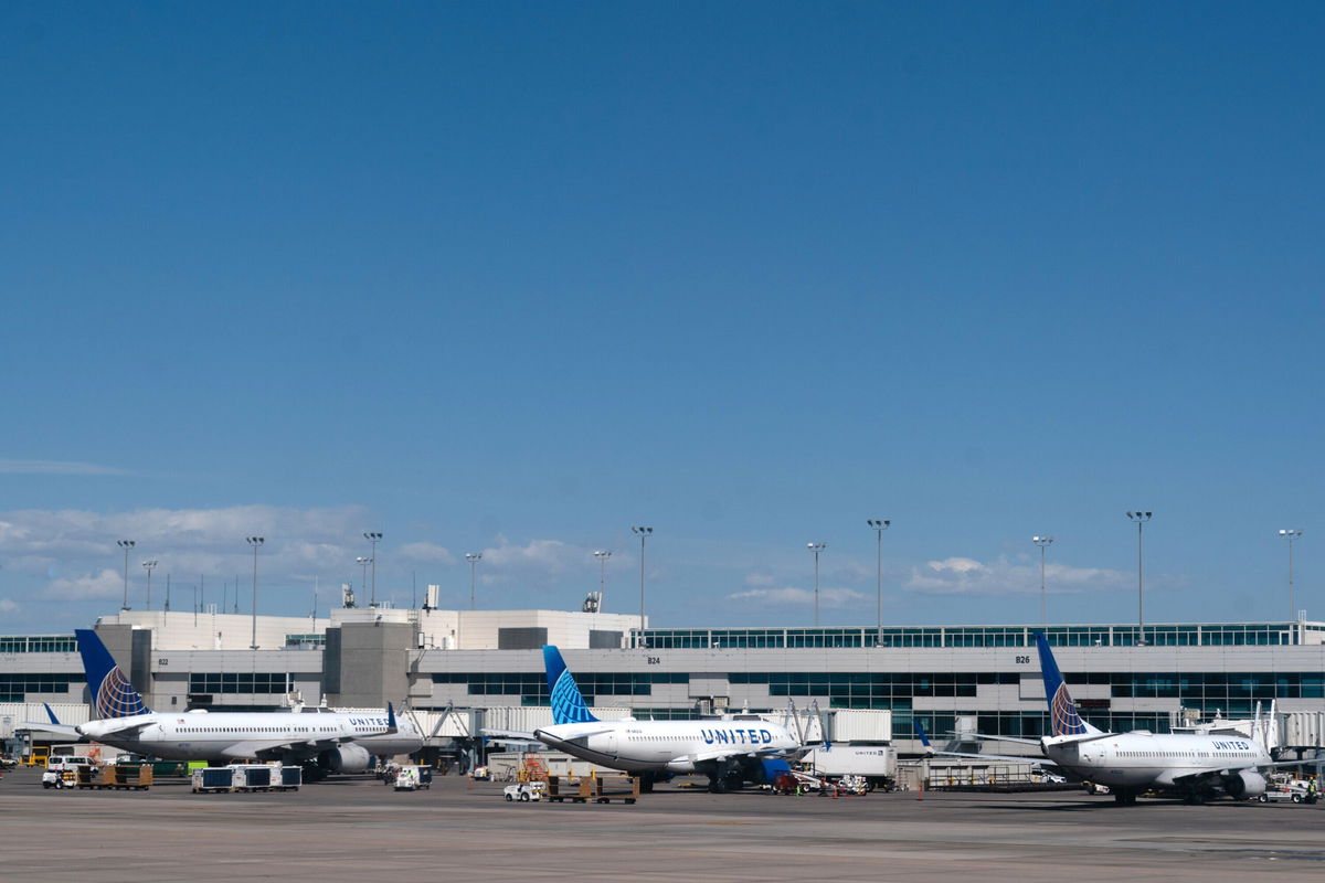 <i>Elijah Nouvelage/Bloomberg/Getty Images</i><br/>Passengers aboard a United Airlines flight from Kansas City