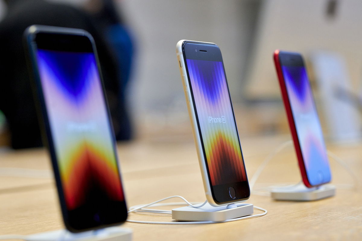 <i>Gabby Jones/Bloomberg/Getty Images</i><br/>Apple iPhone SE 3 smartphones during the sales launch at the Apple Inc. flagship store in New York