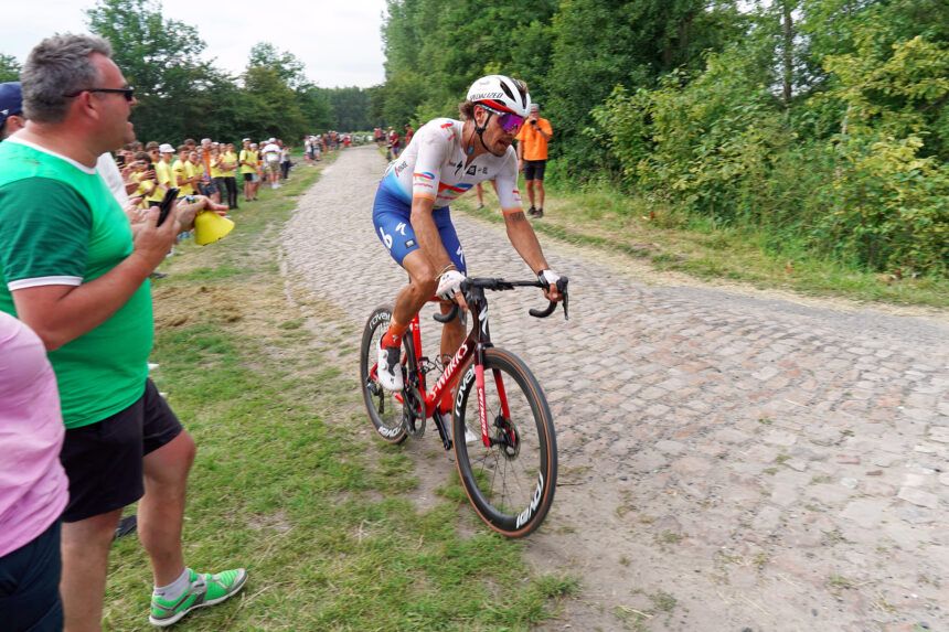 Le cycliste Daniel Oss se retire du Tour de France après s’être cassé le cou dans un accident de ventilateur à grande vitesse – KION546