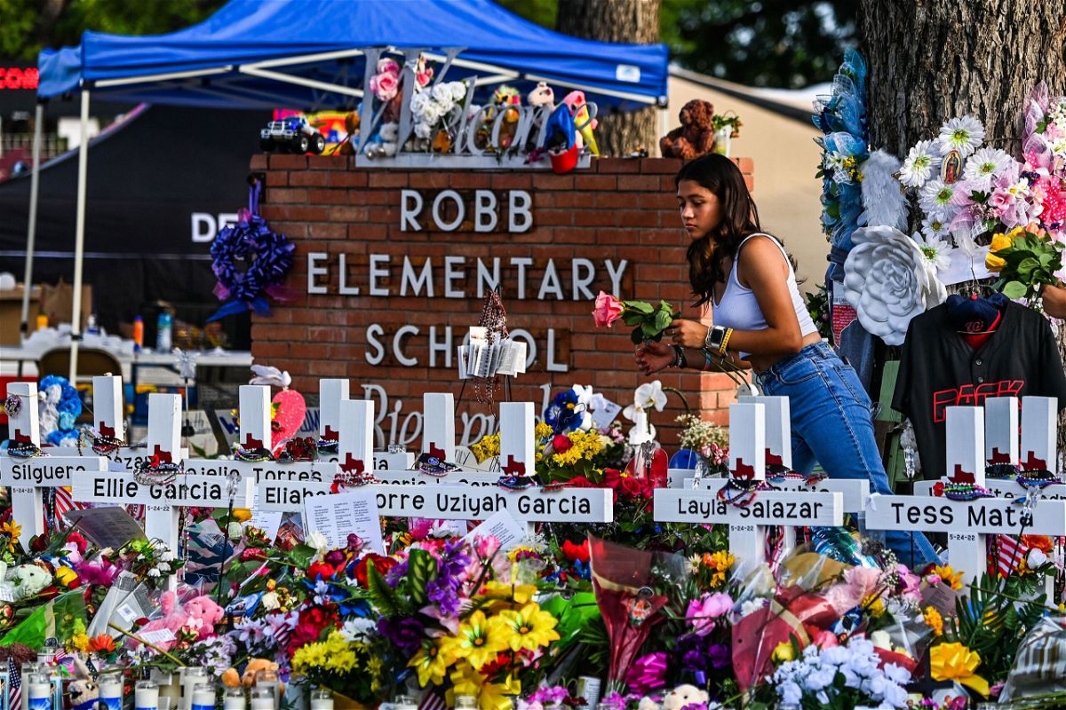 <i>CHANDAN KHANNA/AFP via Getty Images</i><br/>The makeshift memorial at Robb Elementary School in Uvalde