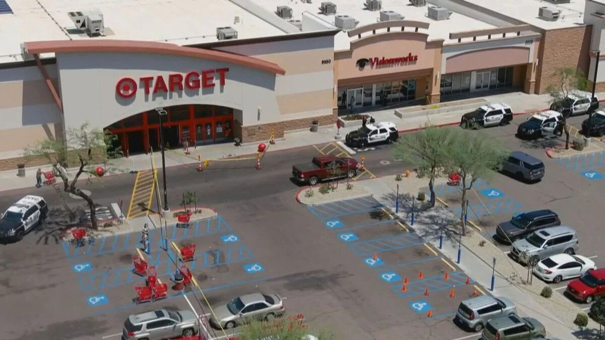 <i>KTVK KPHO</i><br/>Authorities previously said that they believed the crime was random and that the two men didn't know each other.