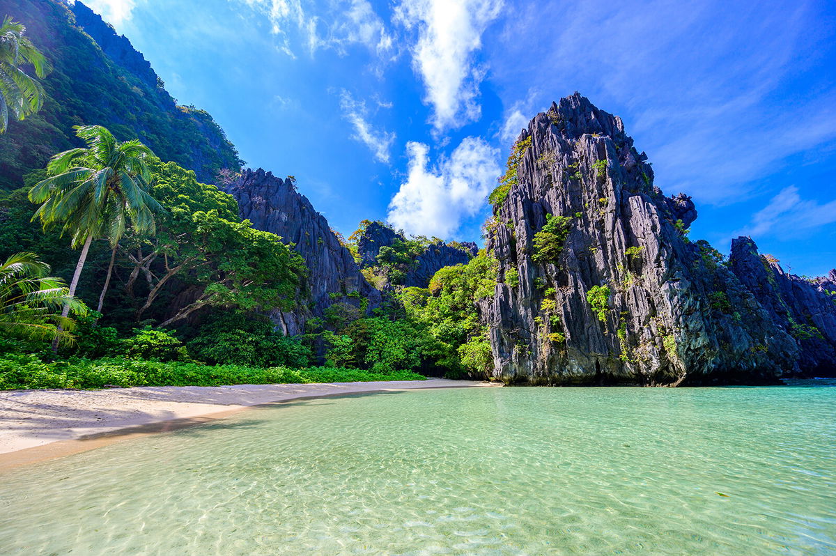 <i>Simon Dannhauer/Adobe Stock</i><br/>Hidden beach in Matinloc Island