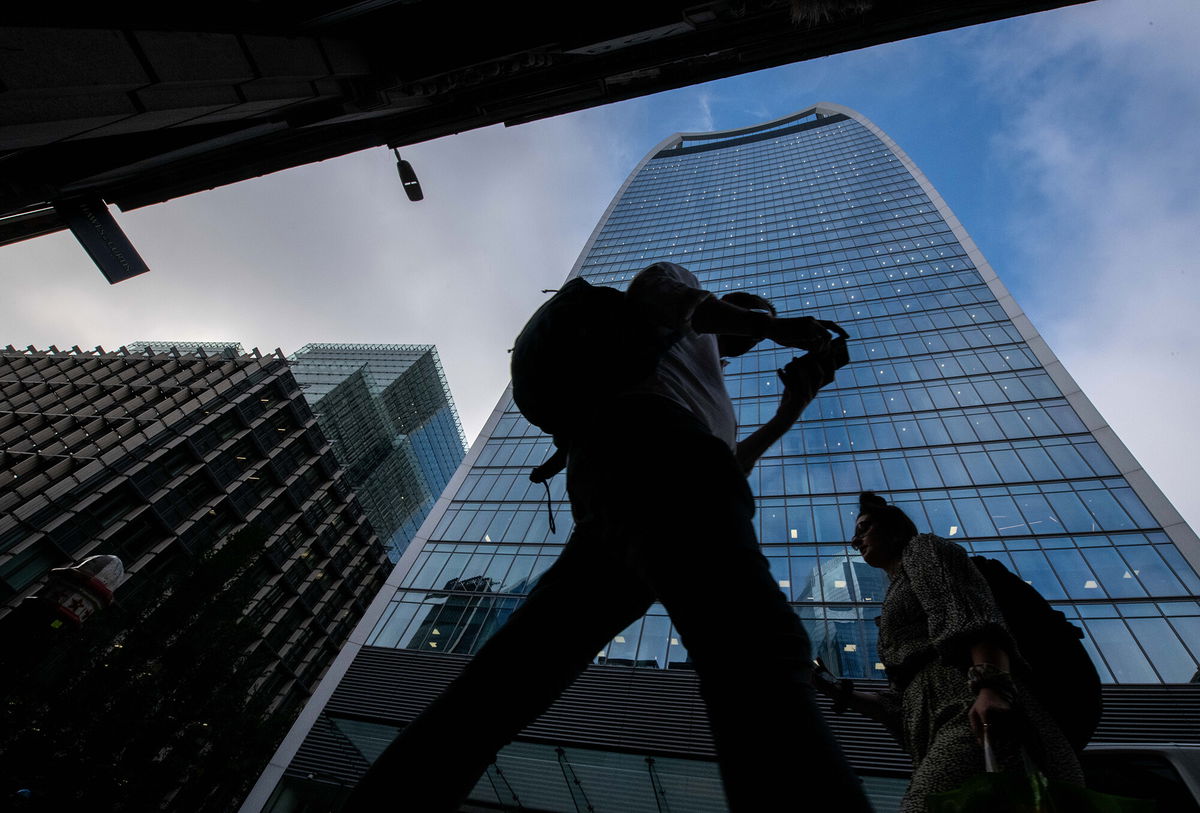 <i>Chris J. Ratcliffe/Bloomberg/Getty Images</i><br/>Thousands of people in the United Kingdom have tested for several weeks a four-day schedule. Pictured are London morning commuters on September 9
