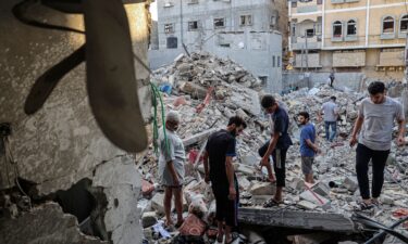 People search through the rubble following Israeli airstrikes in Rafah on Sunday.