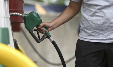 Lower gas prices helped consumer confidence bounce back in August