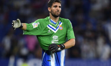 Espanyol defender Leandro Cabrera puts on the goalkeeper jersey for the final minutes of the match.