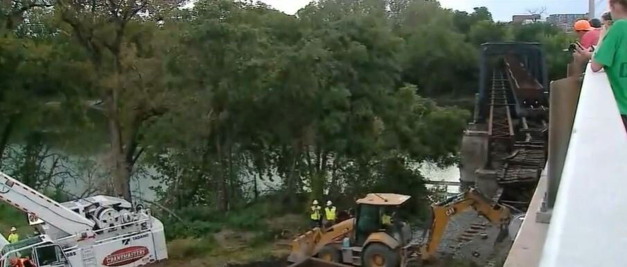 <i>WISH</i><br/>A train derailed Wednesday afternoon on a Wabash River bridge