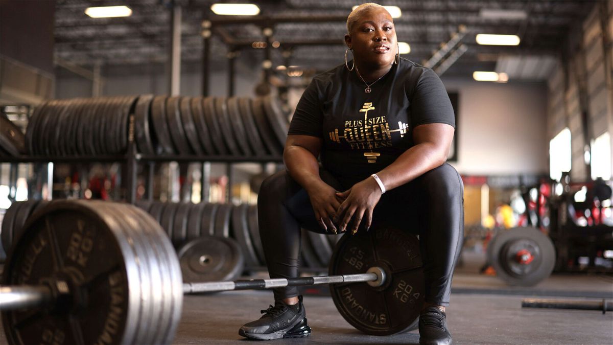 After years of food addiction, record-breaking strongwoman Tamara Walcott says powerlifting saved me from myself